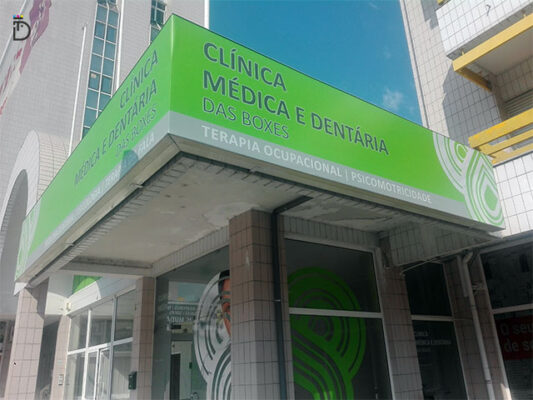 Clínica médica dentária das Boxes reclamo luminoso