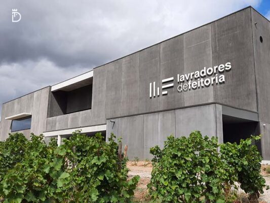 Lavradores de Feitoria reclamo