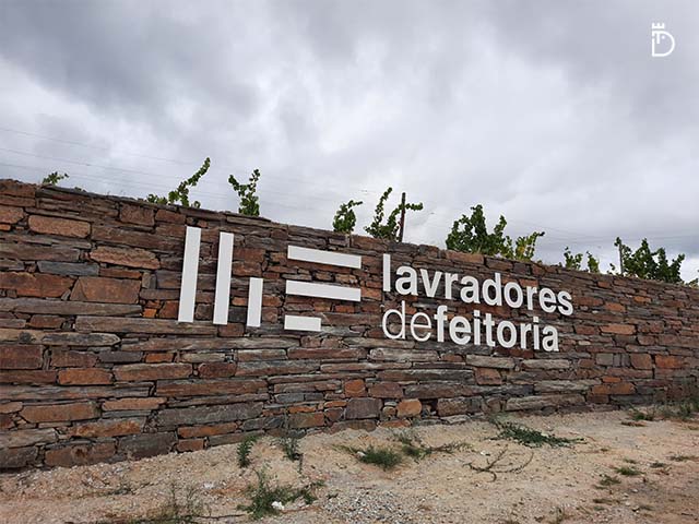 Lavradores de Feitoria - letras em ferro