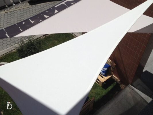 Estrutura com velas tensionadas – Evento Sneakers