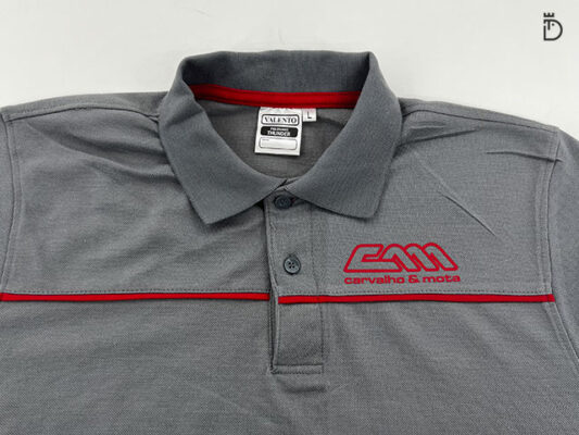 Polo de vestuário laboral personalizado – Carvalho Mota