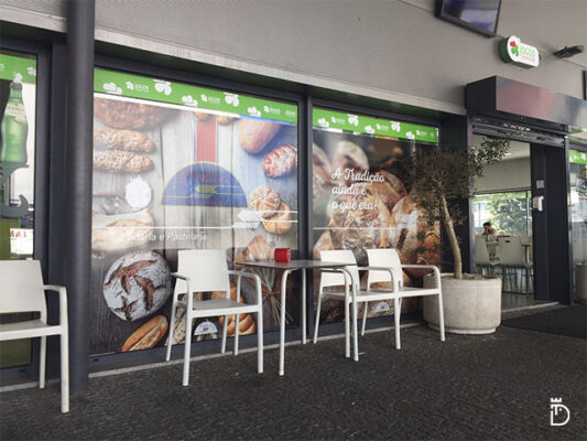 Montra decorada com vinil – Padaria e Pastelaria Tradição