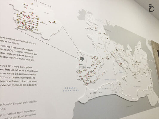 Sala da exposição permanente do Museu de Arqueologia e Numismática de Vila Real