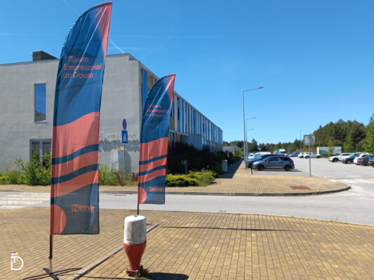 Bandeiras institucionais do Fórum Empresarial do Douro
