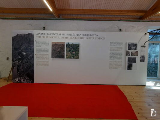 Espaço expositivo da Central do Biel com comunicação visual