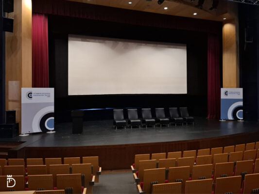 Expositor publicitário personalizado para evento no Teatro de Vila Real